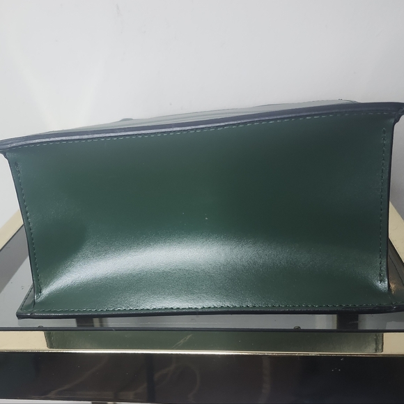Beautiful Dark Green Valentino Handbag - Picture 3 of 10